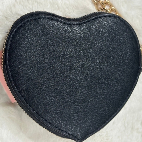 🖤🔹️Juicy couture🔹️ get cozy fluffy heart zip around wallet 👛  ✨️🖤 - Picture 2 of 5